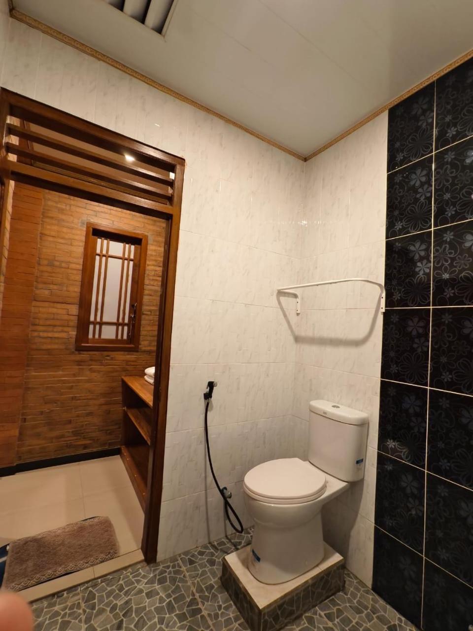 Lotus 2 Guest House Magelang Exterior foto